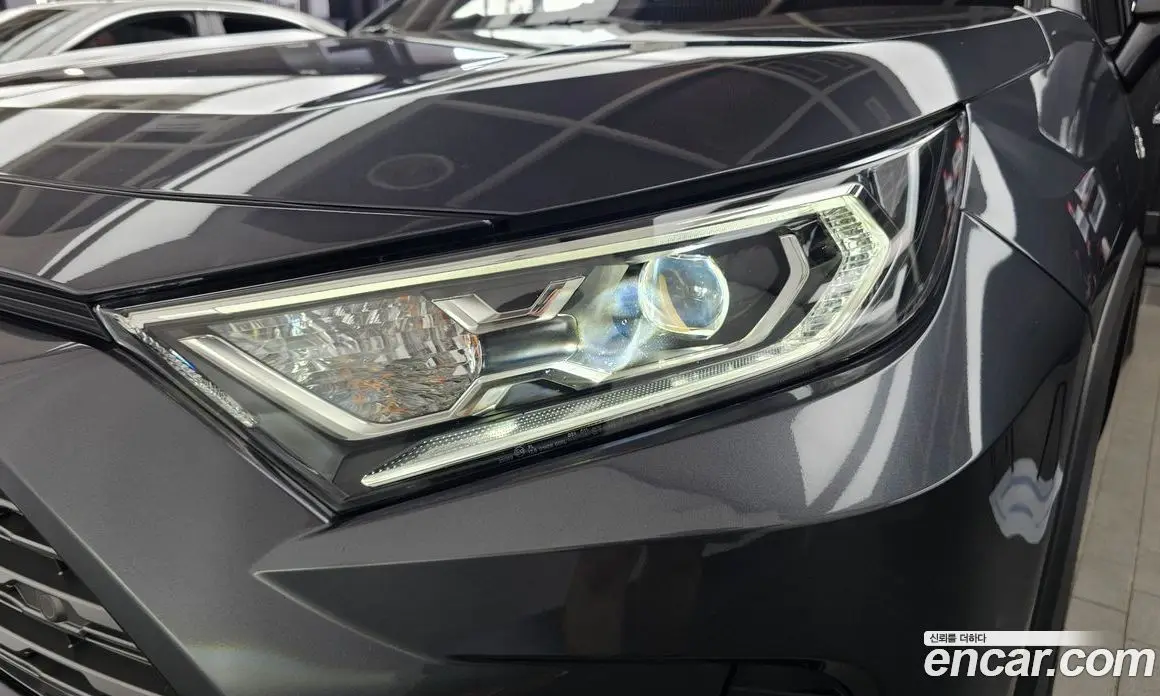 Toyota RAV4 2021 2.5 автомат (гидро), фото 8 Toyota RAV4 2021 2.5 автомат (гидро), фото 8