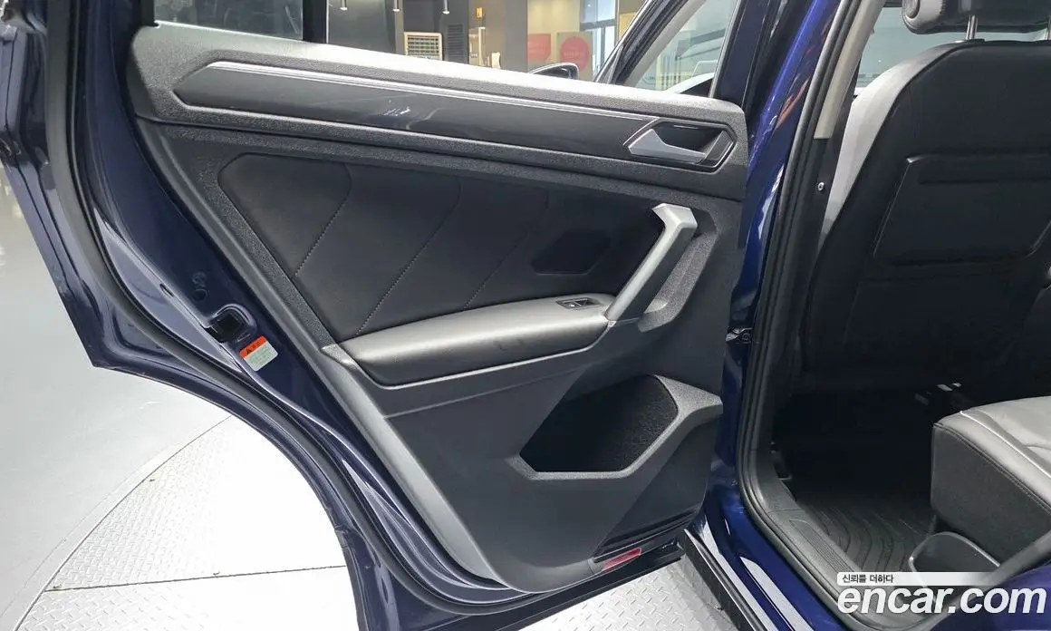 Volkswagen Tiguan 2018 2.0 автомат (гидро), фото 15 Volkswagen Tiguan 2018 2.0 автомат (гидро), фото 15