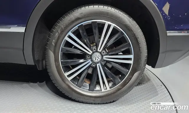 Volkswagen Tiguan 2018 2.0 автомат (гидро), миниатюра 7 Volkswagen Tiguan 2018 2.0 автомат (гидро), миниатюра 7