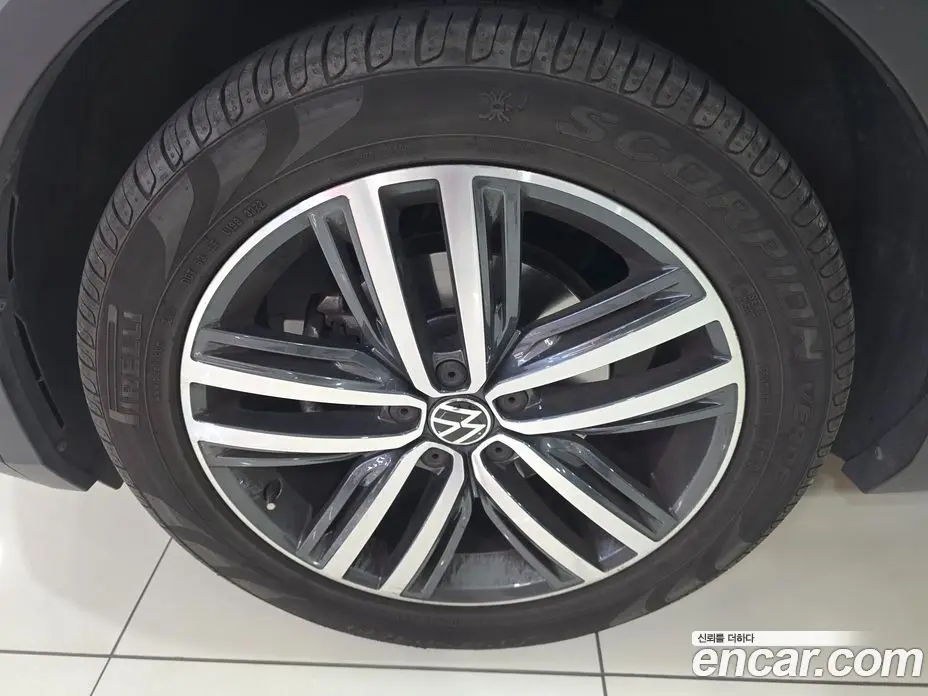 Volkswagen Tiguan 2022 2.0 автомат (гидро), фото 16 Volkswagen Tiguan 2022 2.0 автомат (гидро), фото 16