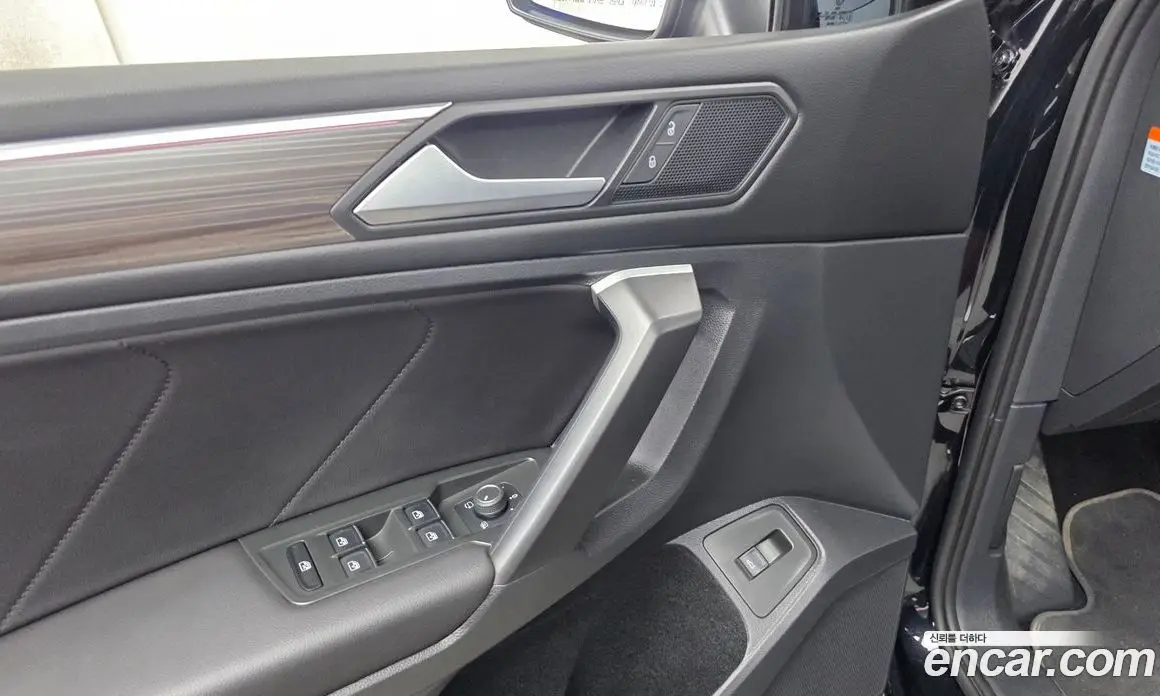 Volkswagen Tiguan 2024 2.0 автомат (гидро), фото 28 Volkswagen Tiguan 2024 2.0 автомат (гидро), фото 28