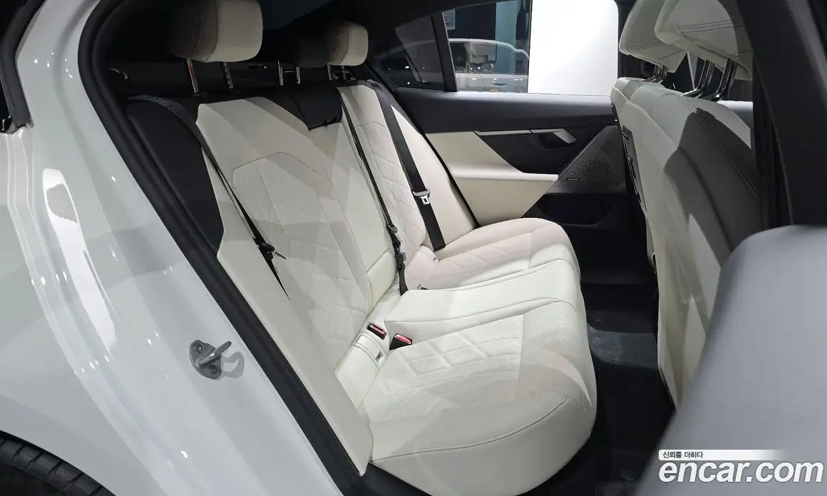 BMW 5 серия 2025 2.0 автомат (гидро), фото 17 BMW 5 серия 2025 2.0 автомат (гидро), фото 17