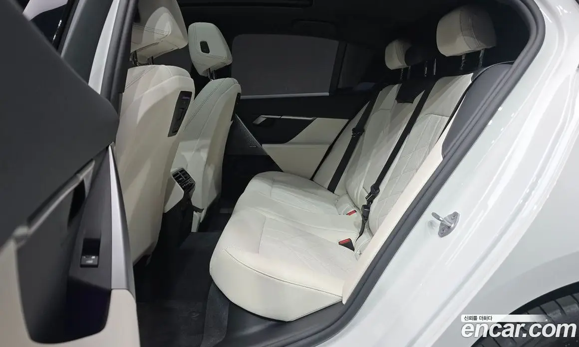 BMW 5 серия 2025 2.0 автомат (гидро), фото 18 BMW 5 серия 2025 2.0 автомат (гидро), фото 18