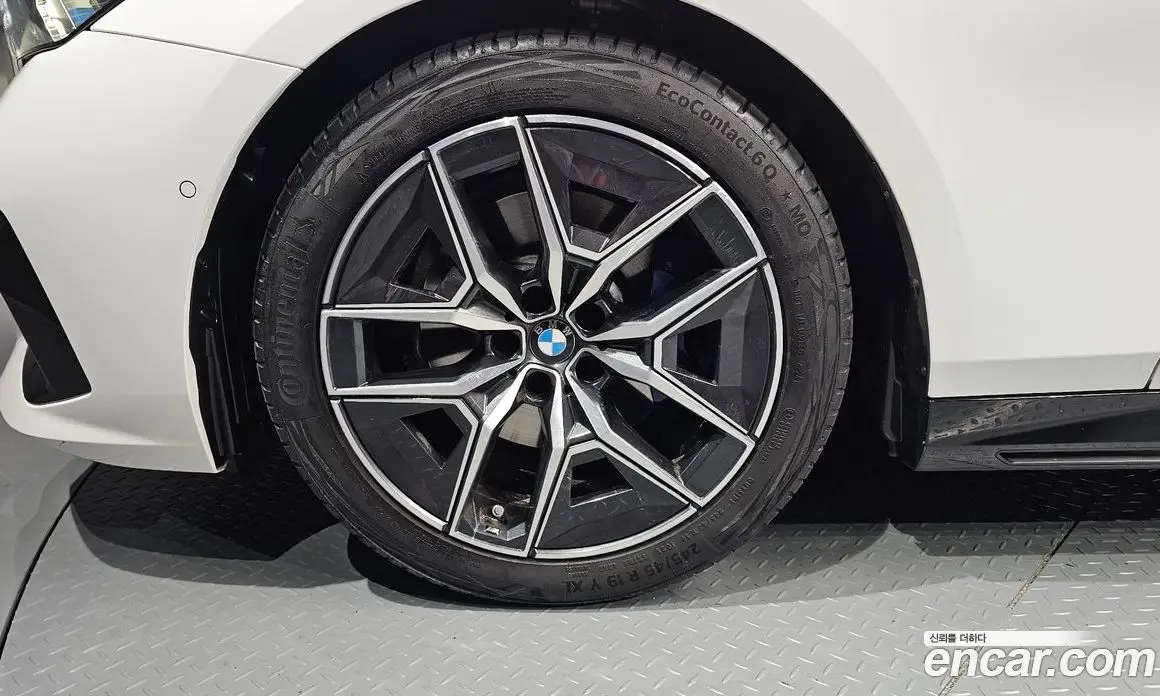 BMW 5 серия 2025 2.0 автомат (гидро), фото 5 BMW 5 серия 2025 2.0 автомат (гидро), фото 5