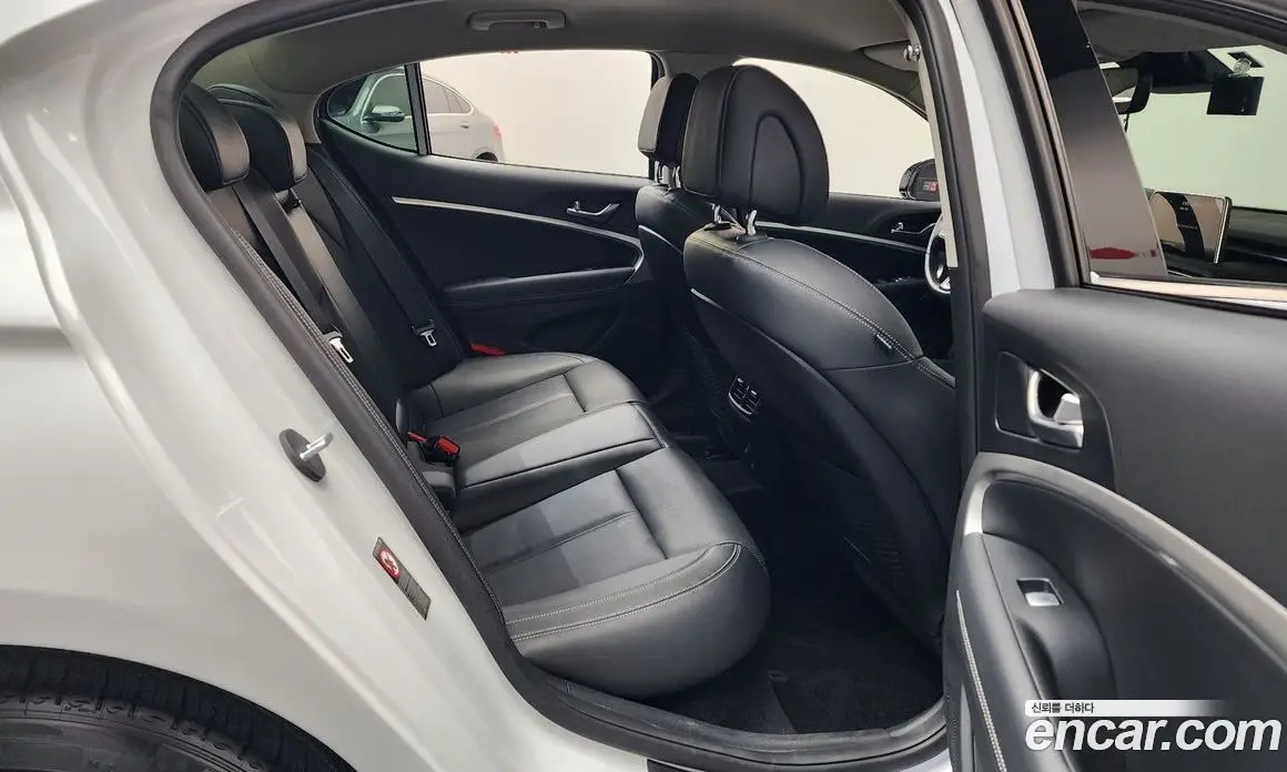 Genesis G70 2018 2.0 автомат (гидро), фото 17 Genesis G70 2018 2.0 автомат (гидро), фото 17
