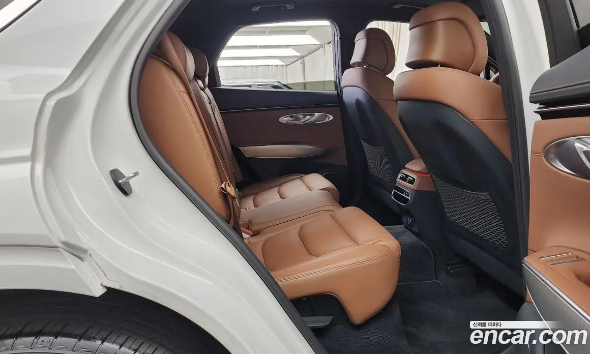 Genesis GV70 2023 2.5 автомат (гидро), фото 17 Genesis GV70 2023 2.5 автомат (гидро), фото 17