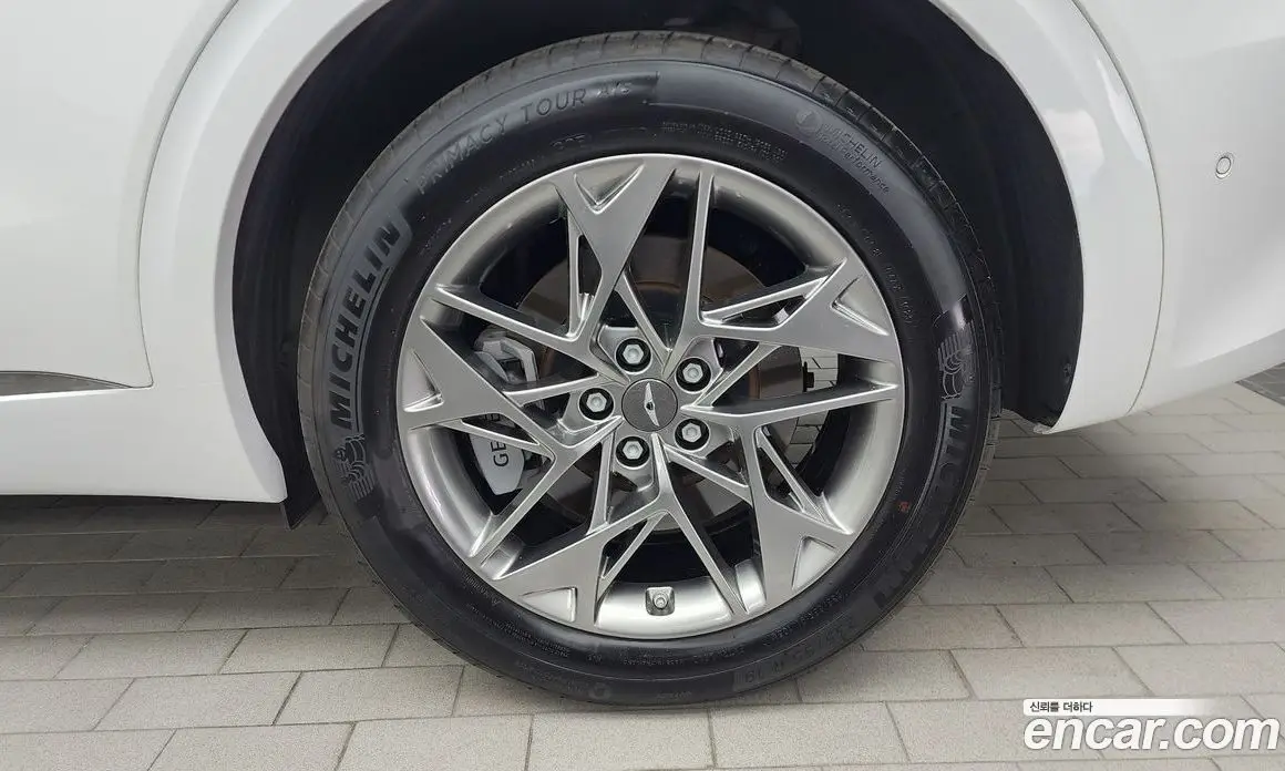 Genesis GV70 2023 2.5 автомат (гидро), фото 6 Genesis GV70 2023 2.5 автомат (гидро), фото 6