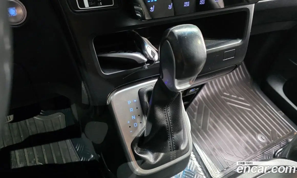 Hyundai Staria 2022 2.2 автомат (гидро), фото 9