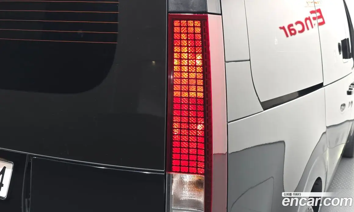 Hyundai Staria 2024 1.6 автомат (гидро), фото 9