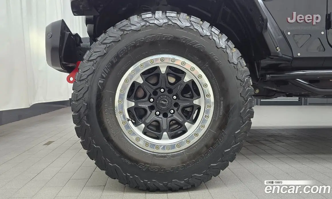 Jeep Wrangler 2023 2.0 автомат (гидро), фото 5
