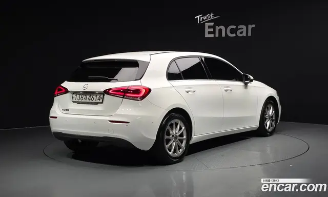 Mercedes-Benz A-Class 2019 2.0 автомат (гидро), миниатюра 1 Mercedes-Benz A-Class 2019 2.0 автомат (гидро), миниатюра 1