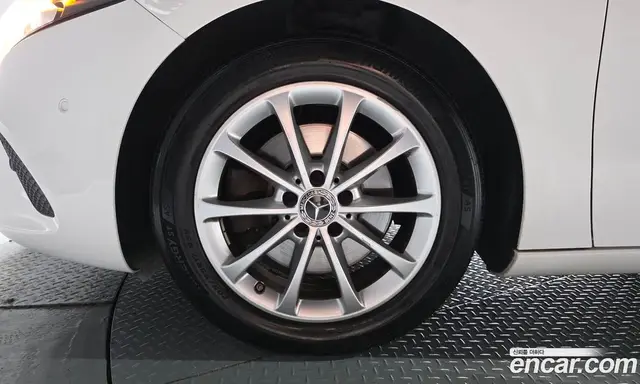 Mercedes-Benz A-Class 2019 2.0 автомат (гидро), миниатюра 4 Mercedes-Benz A-Class 2019 2.0 автомат (гидро), миниатюра 4
