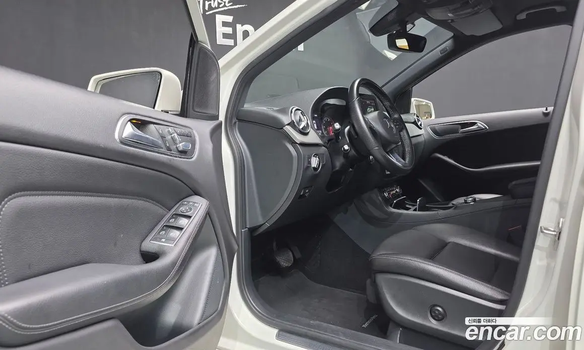 Mercedes-Benz B-Class 2018 2.0 автомат (гидро), фото 16 Mercedes-Benz B-Class 2018 2.0 автомат (гидро), фото 16