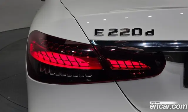 Mercedes-Benz E-Class 2020 1.9 автомат (гидро), миниатюра 9