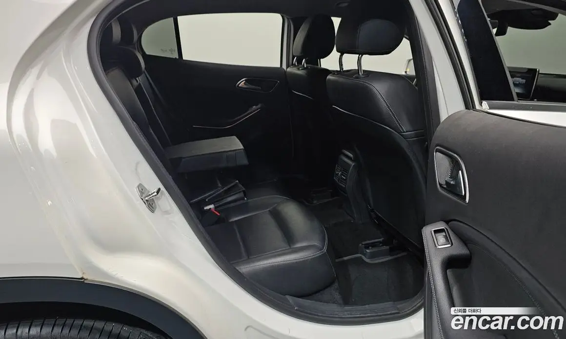 Mercedes-Benz GLA-Class 2018 2.0 автомат (гидро), фото 12 Mercedes-Benz GLA-Class 2018 2.0 автомат (гидро), фото 12