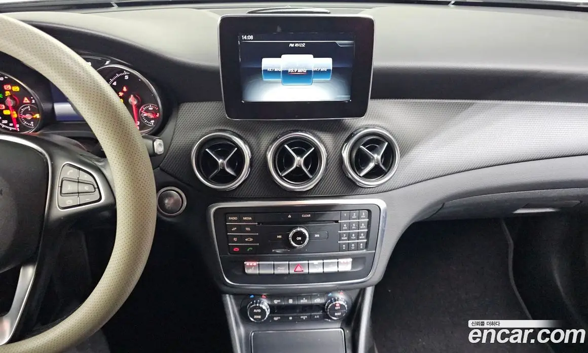 Mercedes-Benz GLA-Class 2018 2.0 автомат (гидро), фото 16 Mercedes-Benz GLA-Class 2018 2.0 автомат (гидро), фото 16