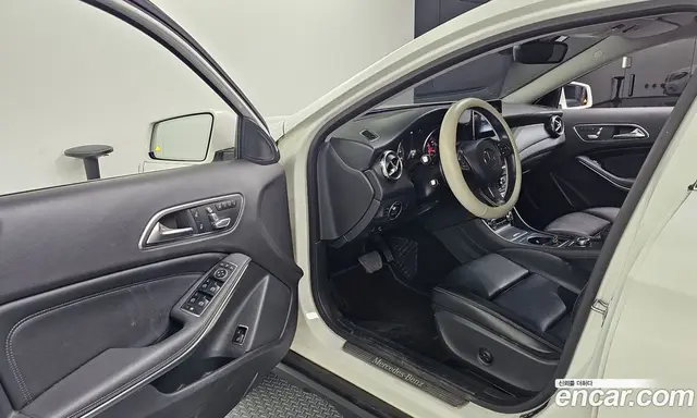 Mercedes-Benz GLA-Class 2018 2.0 автомат (гидро), миниатюра 10 Mercedes-Benz GLA-Class 2018 2.0 автомат (гидро), миниатюра 10