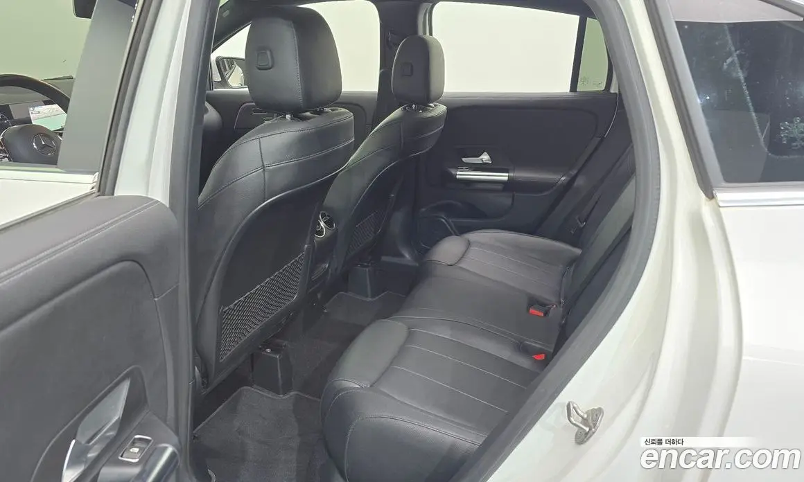 Mercedes-Benz GLA-Class 2021 2.0 автомат (гидро), фото 17
