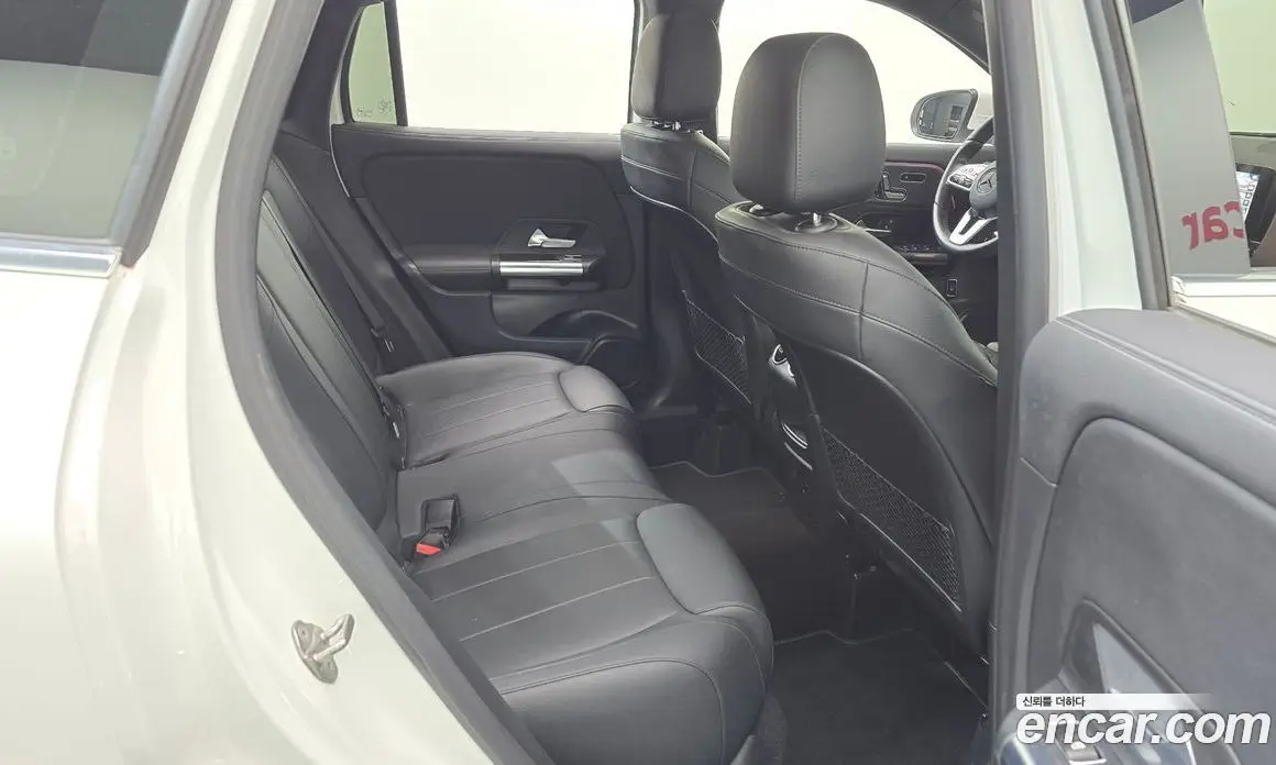Mercedes-Benz GLA-Class 2021 2.0 автомат (гидро), фото 27
