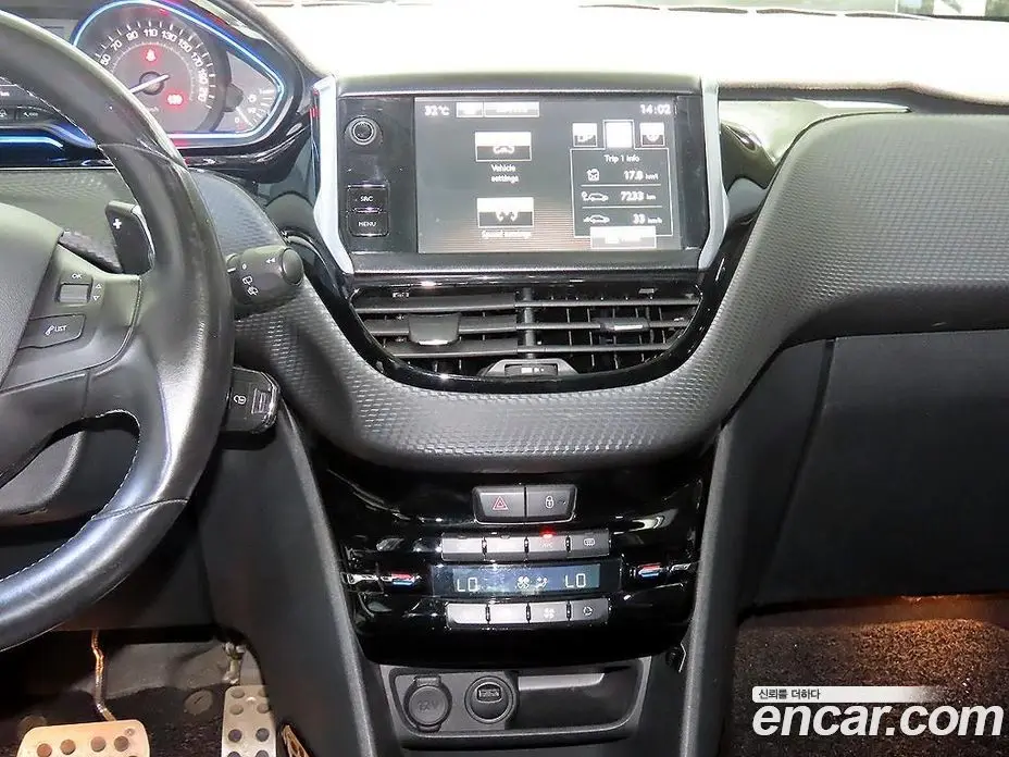 Peugeot 2008 2015 1.6 автомат (гидро), фото 11 Peugeot 2008 2015 1.6 автомат (гидро), фото 11