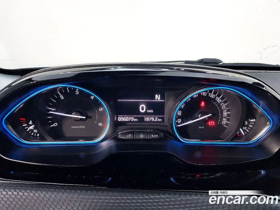 Peugeot 2008 2017 1.6 автомат (гидро), фото 7 Peugeot 2008 2017 1.6 автомат (гидро), фото 7