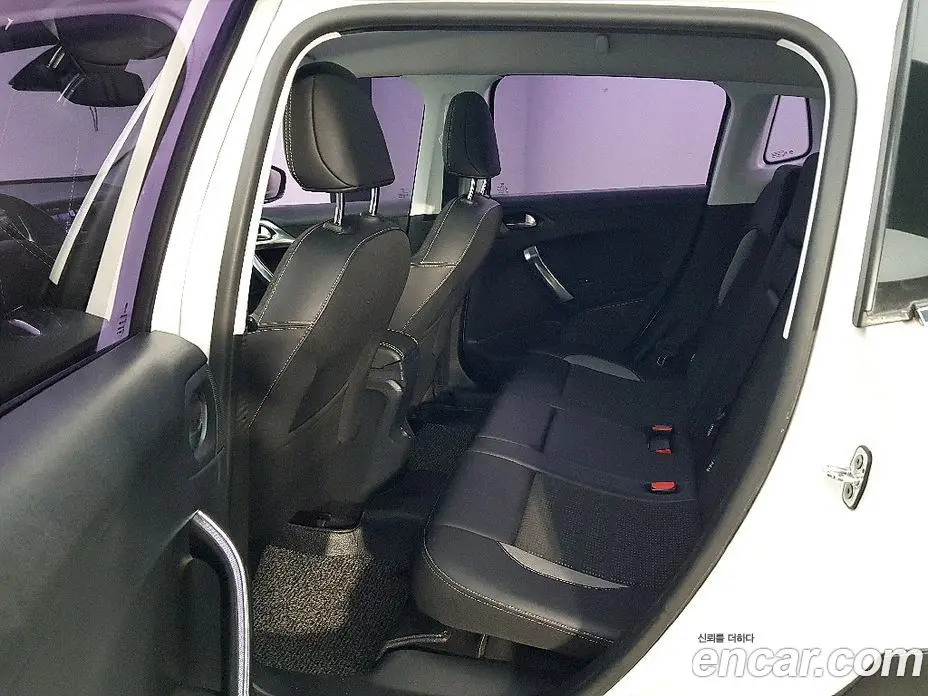 Peugeot 2008 2017 1.6 автомат (гидро), фото 9 Peugeot 2008 2017 1.6 автомат (гидро), фото 9
