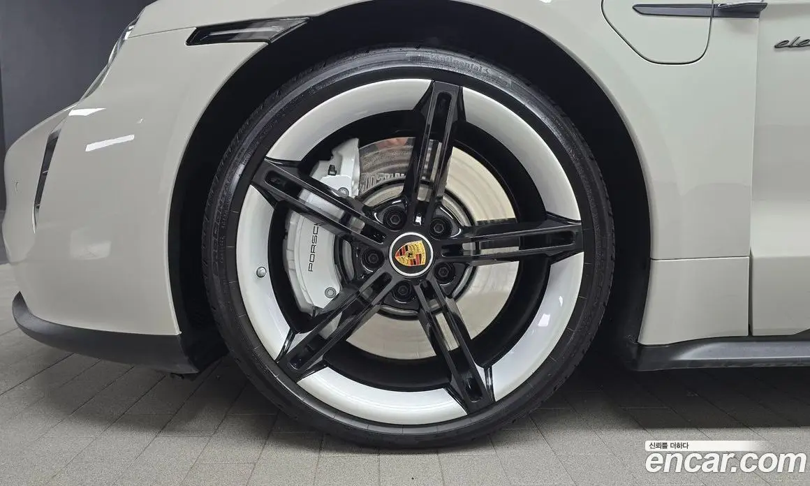 Porsche Taycan 2024 0.1 автомат (гидро), фото 4 Porsche Taycan 2024 0.1 автомат (гидро), фото 4