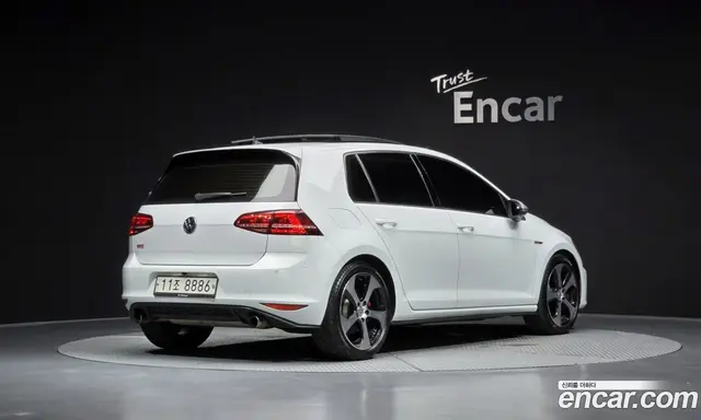 Volkswagen Golf 2015 2.0 автомат (гидро), миниатюра 1 Volkswagen Golf 2015 2.0 автомат (гидро), миниатюра 1