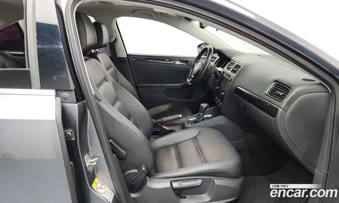 Volkswagen Jetta 2015 2.0 автомат (гидро), фото 11 Volkswagen Jetta 2015 2.0 автомат (гидро), фото 11