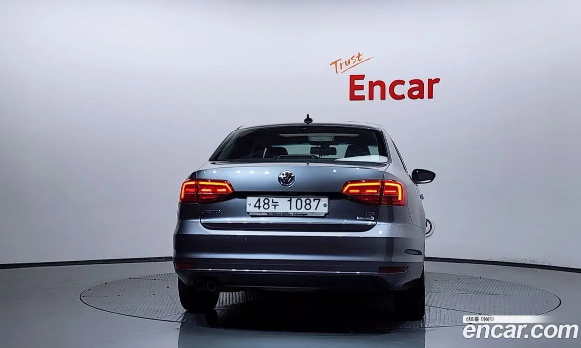 Volkswagen Jetta 2015 2.0 автомат (гидро), фото 4 Volkswagen Jetta 2015 2.0 автомат (гидро), фото 4
