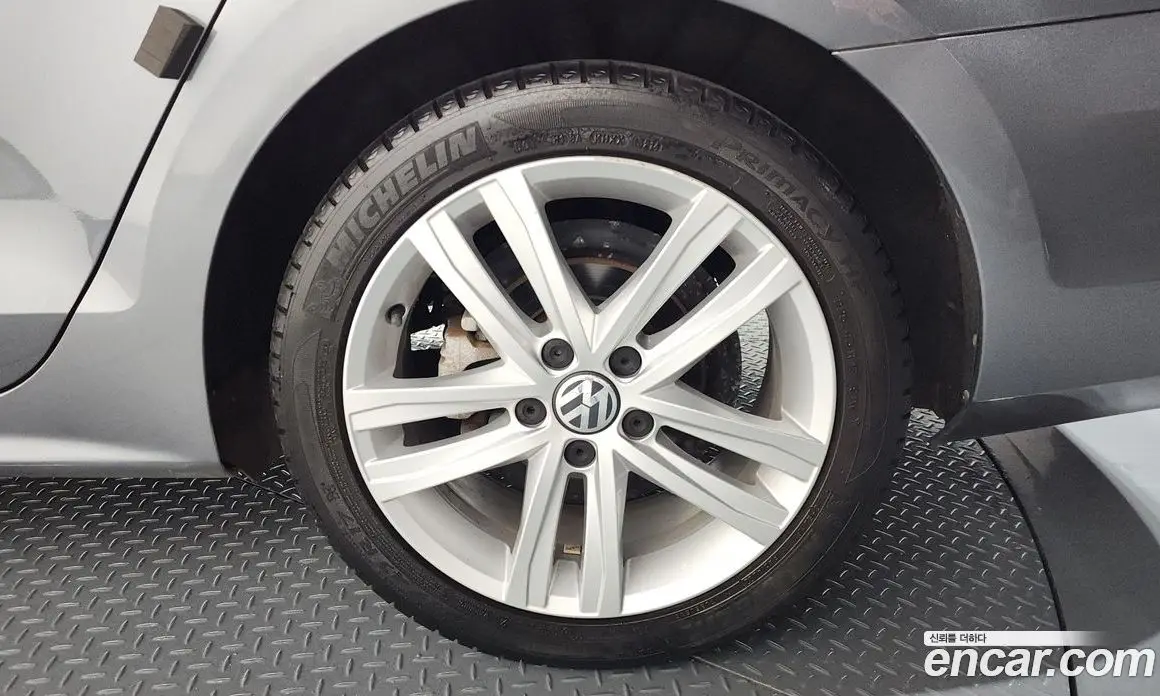 Volkswagen Jetta 2015 2.0 автомат (гидро), фото 5 Volkswagen Jetta 2015 2.0 автомат (гидро), фото 5