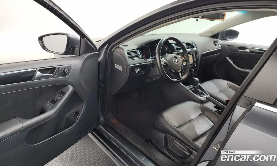 Volkswagen Jetta 2015 2.0 автомат (гидро), фото 10 Volkswagen Jetta 2015 2.0 автомат (гидро), фото 10