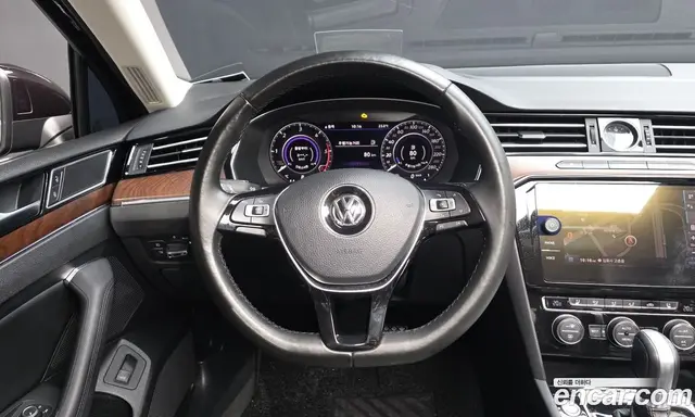 Volkswagen Passat 2018 2.0 автомат (гидро), миниатюра 12