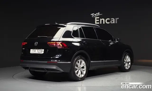 Volkswagen Tiguan 2018 2.0 автомат (гидро), миниатюра 2 Volkswagen Tiguan 2018 2.0 автомат (гидро), миниатюра 2