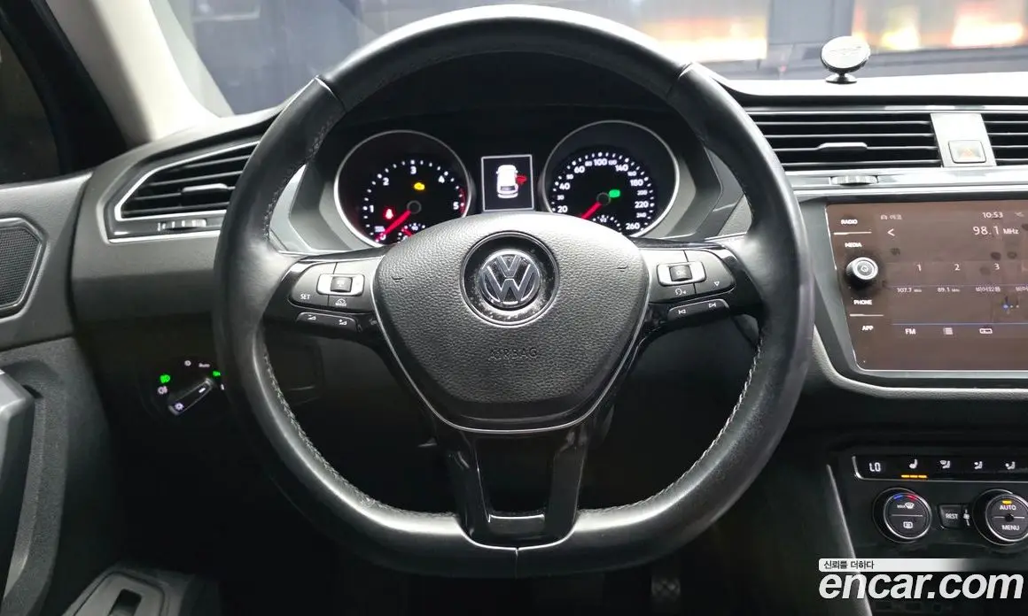 Volkswagen Tiguan 2018 2.0 автомат (гидро), фото 13 Volkswagen Tiguan 2018 2.0 автомат (гидро), фото 13