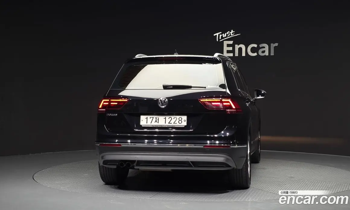 Volkswagen Tiguan 2018 2.0 автомат (гидро), фото 4 Volkswagen Tiguan 2018 2.0 автомат (гидро), фото 4