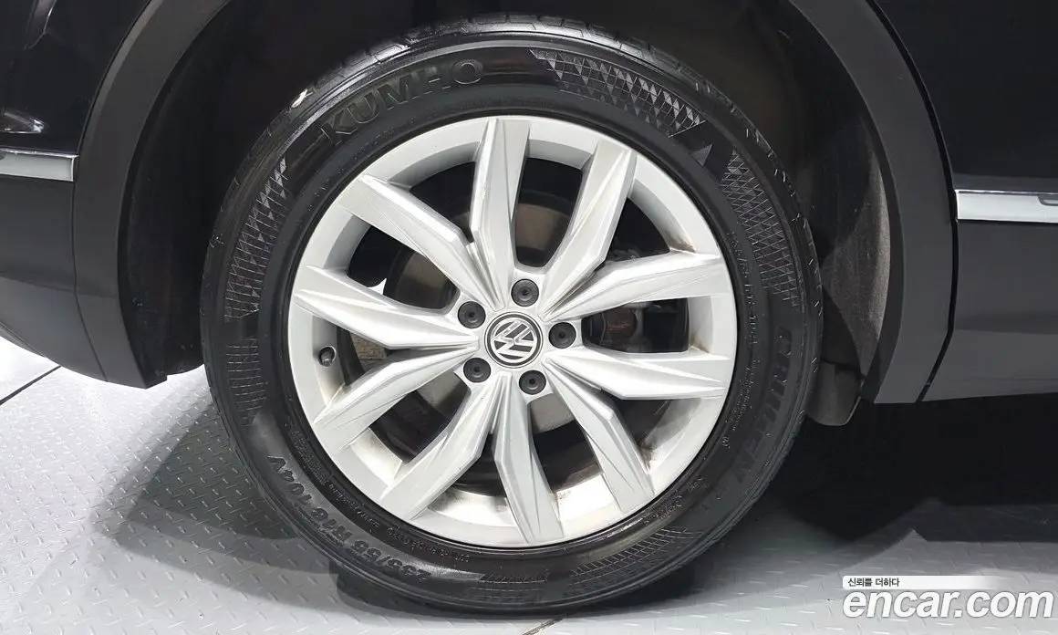 Volkswagen Tiguan 2018 2.0 автомат (гидро), фото 5 Volkswagen Tiguan 2018 2.0 автомат (гидро), фото 5
