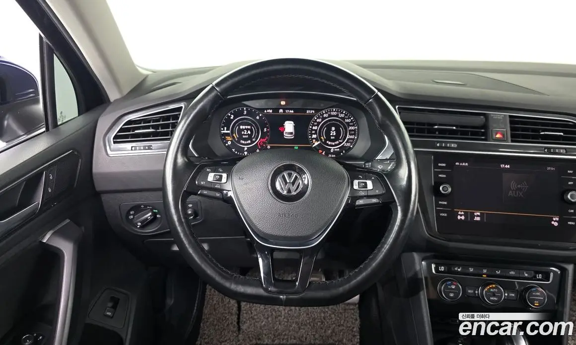 Volkswagen Tiguan 2018 2.0 автомат (гидро), фото 19 Volkswagen Tiguan 2018 2.0 автомат (гидро), фото 19