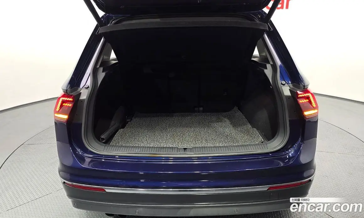 Volkswagen Tiguan 2018 2.0 автомат (гидро), фото 26 Volkswagen Tiguan 2018 2.0 автомат (гидро), фото 26