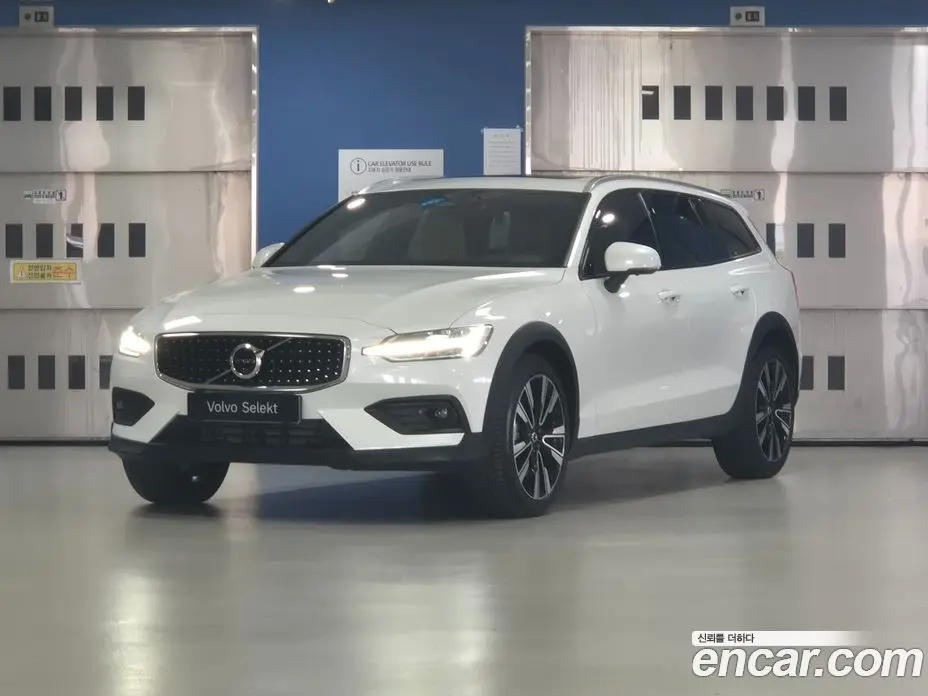 Volvo V60 2025 2.0 автомат (гидро), фото 1 Volvo V60 2025 2.0 автомат (гидро), фото 1