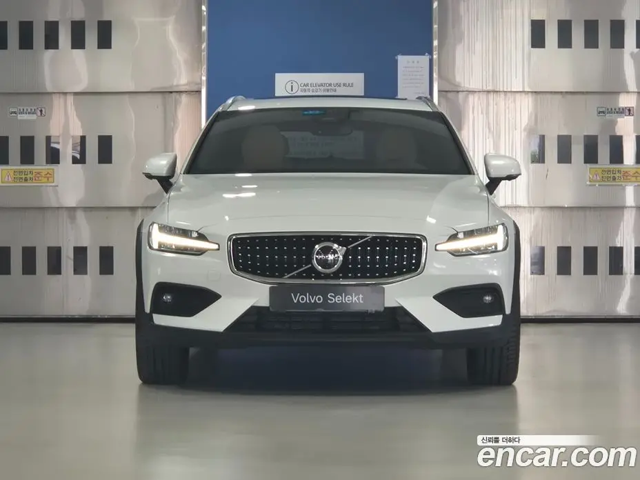 Volvo V60 2025 2.0 автомат (гидро), фото 2 Volvo V60 2025 2.0 автомат (гидро), фото 2