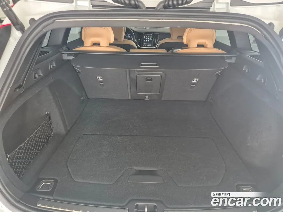Volvo V60 2025 2.0 автомат (гидро), фото 18 Volvo V60 2025 2.0 автомат (гидро), фото 18