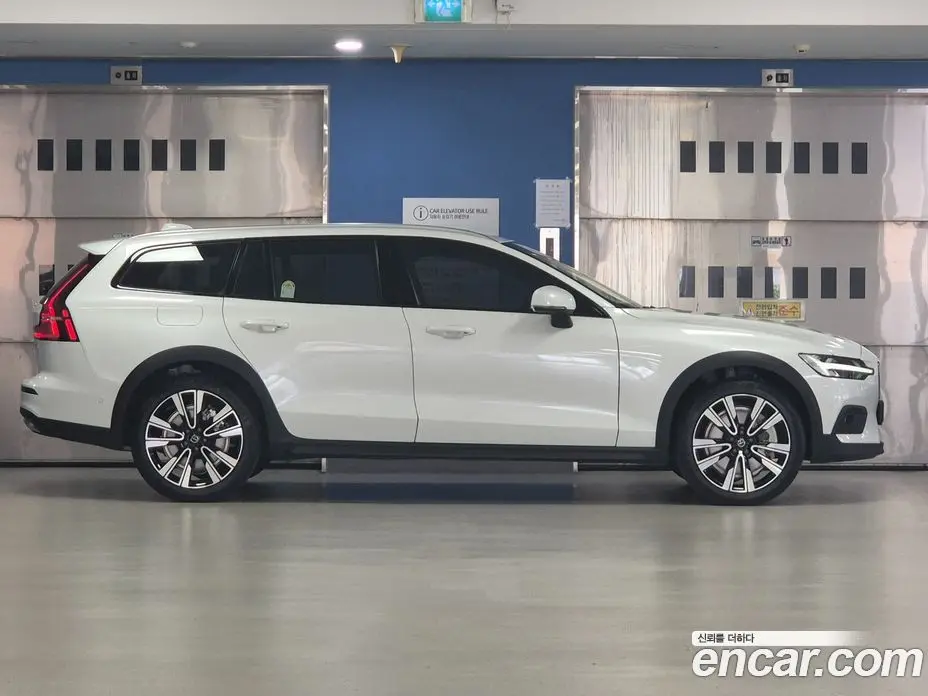 Volvo V60 2025 2.0 автомат (гидро), фото 3 Volvo V60 2025 2.0 автомат (гидро), фото 3