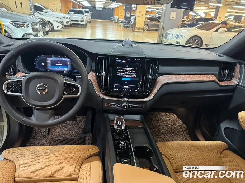 Volvo XC60 2024 2.0 автомат (гидро), фото 20
