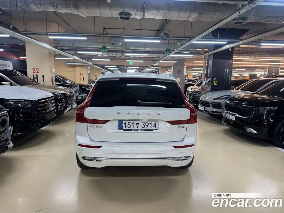 Volvo XC60 2024 2.0 автомат (гидро), фото 4