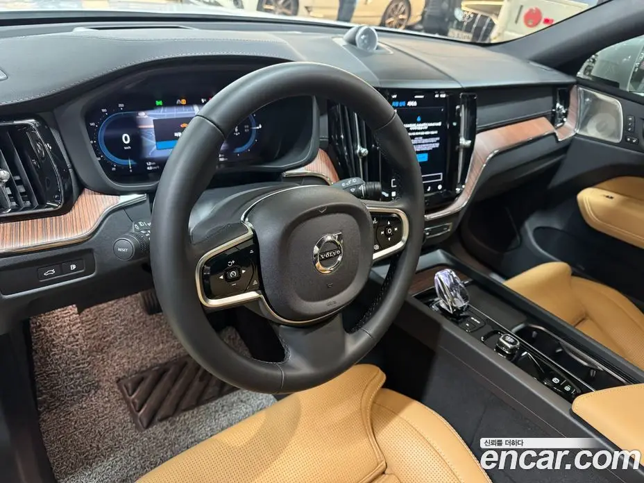 Volvo XC60 2024 2.0 автомат (гидро), фото 7