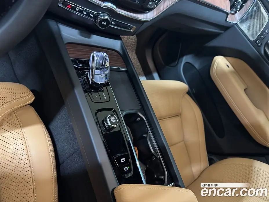 Volvo XC60 2024 2.0 автомат (гидро), фото 9