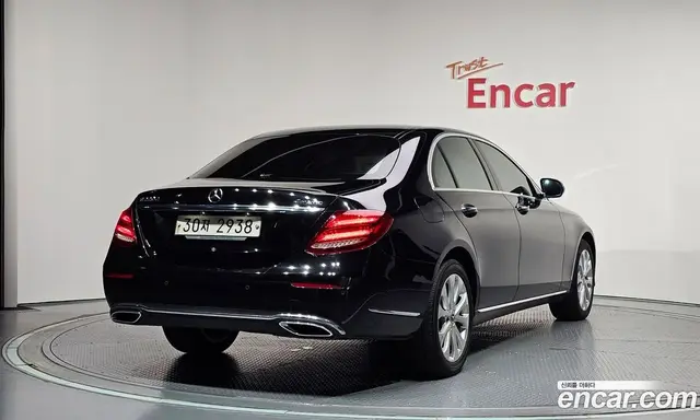 Mercedes-Benz E-Class 2019 1.9 автомат (гидро), миниатюра 2
