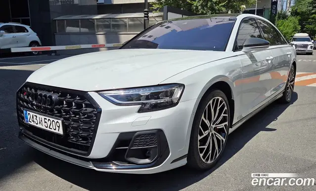 Audi S8, 2023, 17 932 км