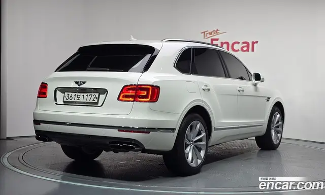 Bentley Bentayga 2020 4.0 автомат (гидро), миниатюра 2